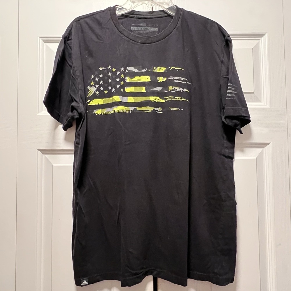 Freedom Industries Men XL Black Yellow Distressed American Flag Graphic T Shirt